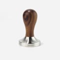 Miniatyrbillede 1 af 5: Premium Espresso Tamper i Rustfrit Stål med Træhåndtag - 53mm Flad Bund