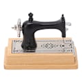 Pikkukuva 5 / 8: Nukkekodin miniatyyriompelukone Vintage-tyyli Elävä 1/12 Nukkekodin ompelukone Malli koristeluun Puun väri