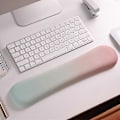 Miniatyrbild 3 av 5: Handledsstöd för tangentbord, bekväm minnesbomullsfyllning, halkfri gradient Zekai blå rosa