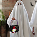 Pikkukuva 3 / 5: Kultainen sametti Halloween-kassi | Söpö Rudolf-nukke kuvio pitelee kurpitsajuhlien karkkipusseja