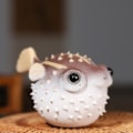 Miniatyrbillede 5 af 5: Håndlavet Lilla Ler Pufferfisk Te-Dyr - Perfekt Pynt til Teelskere og Hjem/Kontor Dekoration