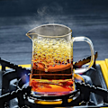 Miniatyrbillede 4 af 4: 1 Styk Klar Firkantet Bund Tekande Med Klar Glas Infuser, Borosilikat Infuser Til Husholdningen, Perfekt Til Te Og Kaffe (550ml)