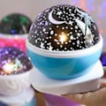 Miniatyrbillede 4 af 4: Baby Natlampe Projektor med Fjernbetjening og Timer - 360 Graders Rotation, Blå