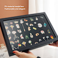 Miniatyrbillede 7 af 7: Gennemsigtig Støvtæt Pin Shadow Box til Military Medal Smykker Pin Badge Collection - Sort PU læder (35x24x5cm) 35*24*5cm
