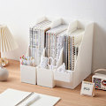 Miniatyrbild 3 av 4: Set med 2 vita tidningsställ i plast