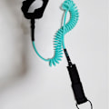 Miniatyrbillede 2 af 5: Premium Coiled Stand Up Paddle Board Leash - 10 Fod Længde, Stay-On Board Ankelsløjfe