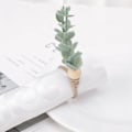 Miniatyrbilde 5 av 5: 6-delte serviettringer med kunstig blomster