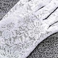 Pikkukuva 5 / 5: Valkoiset pitsihäähanskat - Elegantti hääasuste naisille ja tytöille
