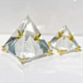 Miniatyrbild 5 av 5: Kristallpyramid Prisma, Feng Shui Hantverk Meditation Kristall med Guldstativ för Hemmakontor Konstdekor