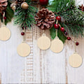 Miniatyrbilde 4 av 5: 20 stk. blanke runde julekuler i tre, hengende håndverk med hyssing for juledekorasjon og DIY-håndverk, gaveetiketter og hengende ornamenter, 9*