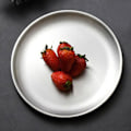 Miniatyrbillede 6 af 8: Runde pizzaplader i rustfrit stål, diameter 11,8 tommer, runde middagstallerkener i børstet metal til kage, dessert, frugt og vestlig mad
