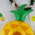 Pikkukuva 2 / 5: Puhallettava ananas-allasjuomapidike kelluke - hauska allasjuhlatarvike