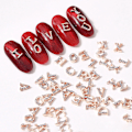 Miniatyrbillede 2 af 5: Gyldne 26 bogstavs rhinestones til negle salon - 10 stk, DIY legering neglekunst, tredimensionelt skinnende, udhulet C
