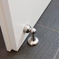 Miniatyrbilde 4 av 5: Magnetisk dørstopp i rustfritt stål-look - Dørstopp med gulv- og veggmontering - Magnetisk dørstopp - 4,9 x 5,8 x 8,3 cm