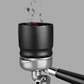 Miniatyrbild 4 av 5: 58mm Kaffedoseringskopp, Espresso Doserings Tratt i Aluminiumlegering Kaffedoseringsring Distributör Kaffemaskin Tillbehör (1st, Svart) -CNJR