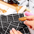 Miniatyrbild 4 av 5: 2 stycken (ca 3,8*3,1cm) Fingerborg i läder Handfingerborg Fingerskydd Fingerbeskydd Fingerborg för Quiltning Sömnadstillbehör DIY Syverktyg