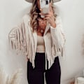 Miniatyrbillede 4 af 5: Moderigtig Beige Faux Suede Tassel Jakke til Kvinder - XL