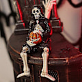 Miniatyrbilde 3 av 5: Skummel Gresskar Skjelett Form Resin Figur Statuer Bord Halloween Hjem Dekor svart 1 stk