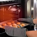 Miniatyrbilde 5 av 5: Varmebestandige Sklisikre Silikon Grytekluter og Gryteunderlag for Varme Brett til Matlaging, 2 Hansker & 2 Gryteunderlag (Svart/Diamant)_SZXM