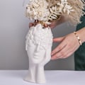 Miniatyrbillede 2 af 8: Hvid keramisk vase til boligindretning i stue og gæstehus