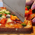 Miniatyrbillede 4 af 5: 2 dejsskærere i rustfrit stål med måleskala, kagekniv, pizzaskærer, brødseparator