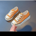 Miniatyrbillede 1 af 5: Moderne børns hvide lærredssneakers - Alsidige og afslappede29 gule