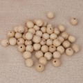 Pikkukuva 5 / 5: 4 x 50 kpl Luonnonmukaisia pyöreitä puuhelmiä korujen valmistukseen, 0,6 cm