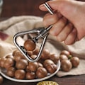 Miniatyrbilde 5 av 5: Nøtteknekker i rustfritt stål - Kraftig verktøy for alle nøtter: Valnøtt, Macadamia nøtter, Hasselnøtter, Mandler