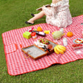 Miniatyrbillede 2 af 8: Picnic tæppe pad vandtæt fugtsikker picnic tæppe til udendørs camping rød hvide gitre (145x200cm)