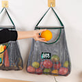 Miniatyrbilde 3 av 5: Hengende nettpose for grønnsaker og frukt Gjenbrukbare frukt- og grønnsaksposer Pustende nett for grønnsaker, frukt, kjøkkenoppbevaring hvit og blå 41*35c