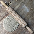 Miniatyrbilde 2 av 4: Kattungemønster preget trekjevle for hjemmebaking (35 cm x 4 cm)