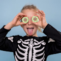 Miniatyrbilde 5 av 8: 50 stk Halloween sprettballer 29MM Halloween-tema skumle øyeballer som lyser i mørket Gave til barn Halloween-fest