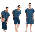 Miniatyrbillede 2 af 5: Blødt lyserødt Surf Poncho-håndklæde: Hurtigttørrende badekåbe med hætte til mænd og kvinder (110x90 cm)
