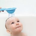 Pikkukuva 4 / 5: Vauvan pyörivä vesiputousimulelu, värikäs pyörä, irrotettavat kylpylelut, lahjat