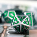Miniatyrbild 3 av 5: Blodfläckat Metall DND Tärningsset Blodfläckade Tärningar D&D Polyedriska RPG Tärningar (Silvergrön)