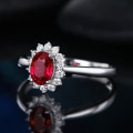 Miniatyrbillede 3 af 4: Justerbar oval safirring med rød diamant og fuld diamant zirkon accent