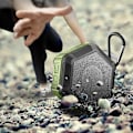 Miniatyrbild 5 av 5: Portabel Mini Bluetooth Duschhögtalare med Krok 12H Speltid Vattentät Bluetooth Högtalare för Strand, Pool, Hem, Fest, Grön