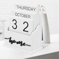 Miniatyrbillede 3 af 5: Træ Clamshell Skrivebordsblok Kalender Uge Måned Dato Visning