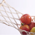 Miniatyrbild 2 av 5: Fruktkorg för köket, frukt hammock i nordisk stil handgjord av ren bomull, lång hängande fruktkorg med krok för kök, vit, pinnlängd 30, total