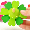 Miniatyrbilde 6 av 7: 4 stk fargerike blomstersnurrende topper for barn Nyhetstre i tre Snurrende toppgave for barn