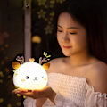 Miniatyrbillede 5 af 5: LED Hjorte Natlampe, Blingbin 7 Lysfarver Blød Silikone Touch Natlys Sødt Hjorteformet Natlys til Børn Babyer Soveværelse (USB Genopladelig)