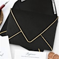Miniatyrbillede 2 af 3: Elegante Sorte V-Flap Lukkekonvolutter - Ideelle til Bryllupsinvitationer, Graduation, Babyshower - Premium Kvalitet Tykt Papir