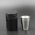Miniatyrbillede 4 af 5: 4 stk. 30 ml (1 oz) sort rustfrit stål PU-læder etui til udendørs camping rejse kaffe te kop, sølvfarvet kop, sort etui