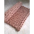 Pikkukuva 2 / 4: Paksu Merinovillainen Neulepeitto - Boho Koti Sisustus 100x130cm Ruskea