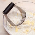 Miniatyrbillede 2 af 5: 1 stk. dejmixer, kageskraber i rustfrit stål, egnet til smør, kiks, bagning, æltning, dej, tærtebund, mandler - manuelt køkkenredskab (pi