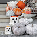 Miniatyrbillede 3 af 4: Resin Mache Halloween Trick or Treat Spande, Søde Spøgelsesspande, Spøgelsesurtepotte, Spøgelsesslikskål (lille)
