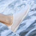 Miniatyrbillede 4 af 4: Hurtigtørrende Unisex Slip-On Vandstøvler til Rejser og Vandsport