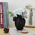 Miniatyrbild 3 av 4: Elegant hartsformad vas i resin för heminredning