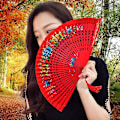 Miniatyrbillede 2 af 4: Blomsterdesign Spansk Foldbar Fan til Kvinder - Dobbeltsidet, Gypsy Stil Håndfan til Dans, Festivaler og Gaver (Rød)
