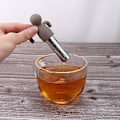 Miniatyrbillede 4 af 4: Sød Te-Infuser Bold i Rustfrit Stål med Ekstra Fint Net - Løsblad Te-Sigte med Gult Silikonhåndtag
